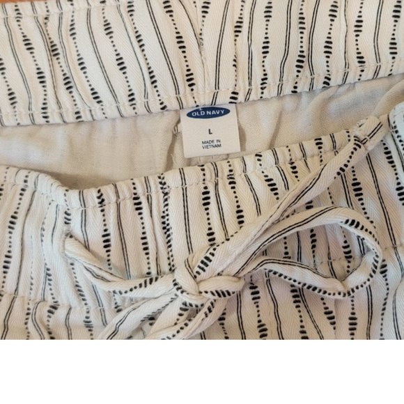 NWT- Old Navy- High Rise Cotton Twill White & Black Patterned Shorts, SZ Large - Picture 7 of 14